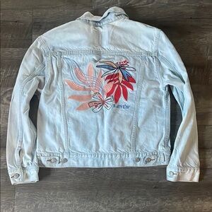 Levi's Blue Jean Jacket with‎ flowers embroidered on back. Size Medium